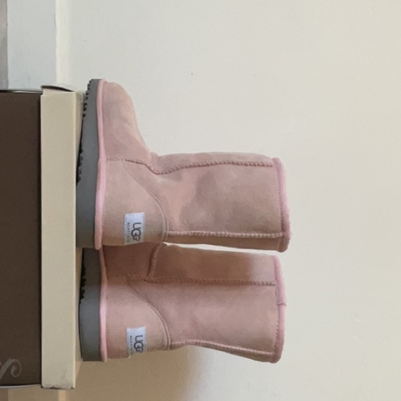 UGG Women's Classic Boots - Picture 3 of 6